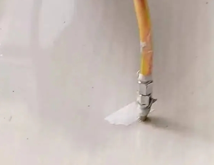 凌云瓷砖空鼓维修公司专业解答在瓷砖铺贴过程中，如果使用的砂料过粗（如全部使用了粗砂），可能会导致以下问题
